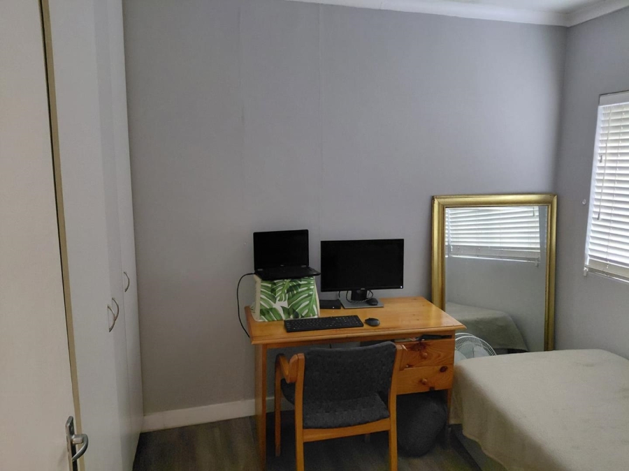 To Let 1 Bedroom Property for Rent in Okennedyville Western Cape
